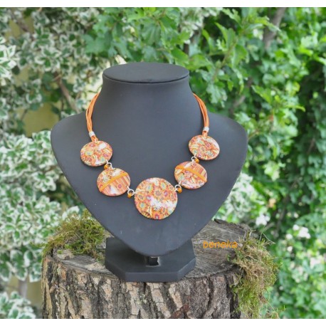 Collier carré ou rond fleurettes orangées